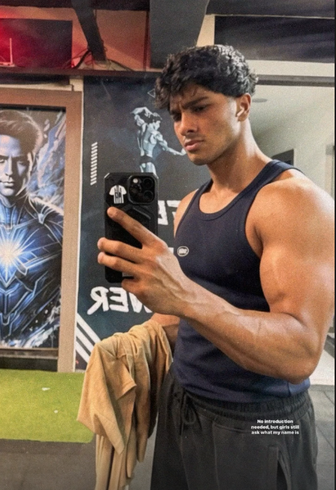 Joel Dsouza in a gym mirror selfie